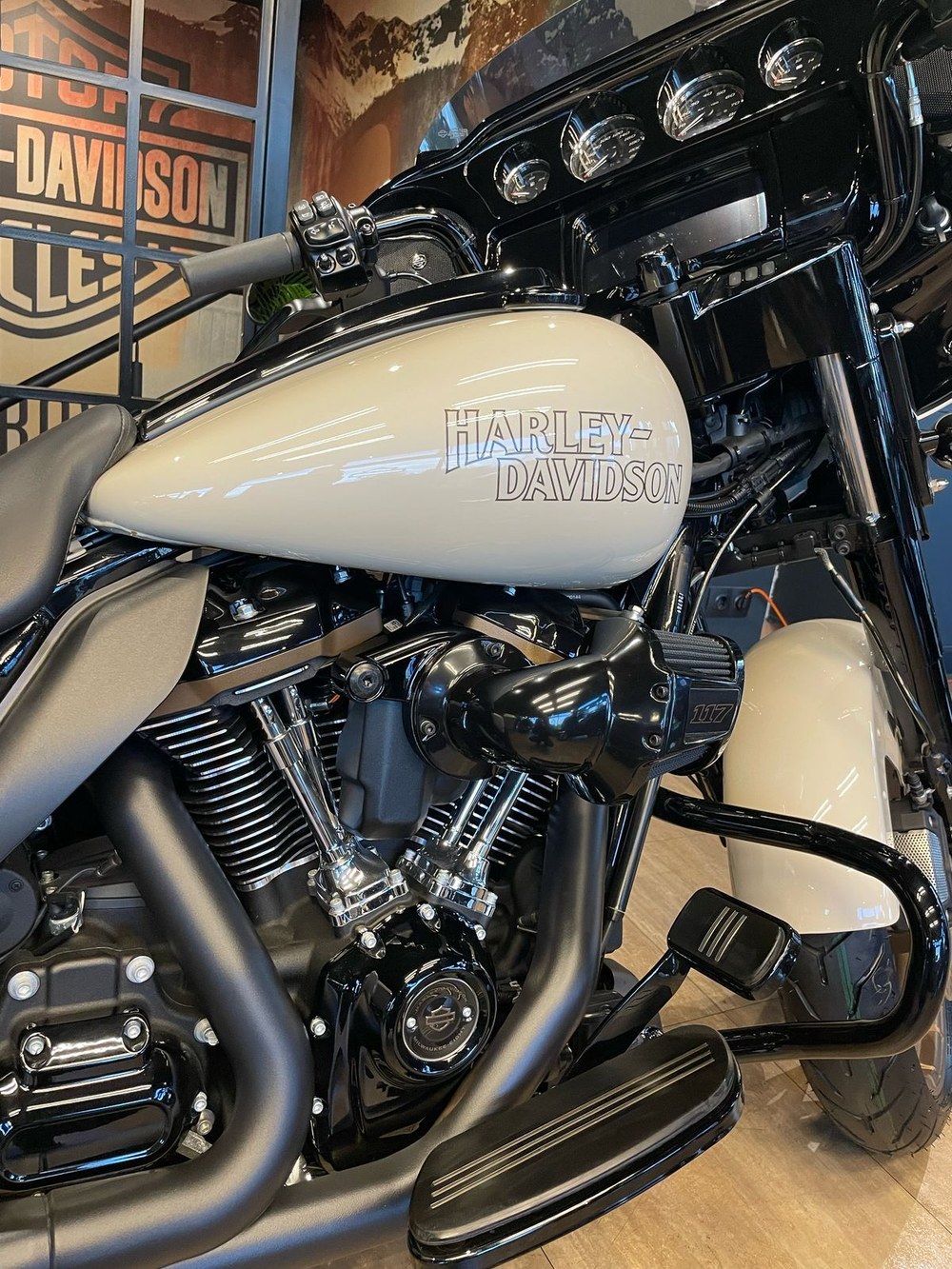 Harley-Davidson Street Glide ST White Sand Pearl / Черный (с НДС)