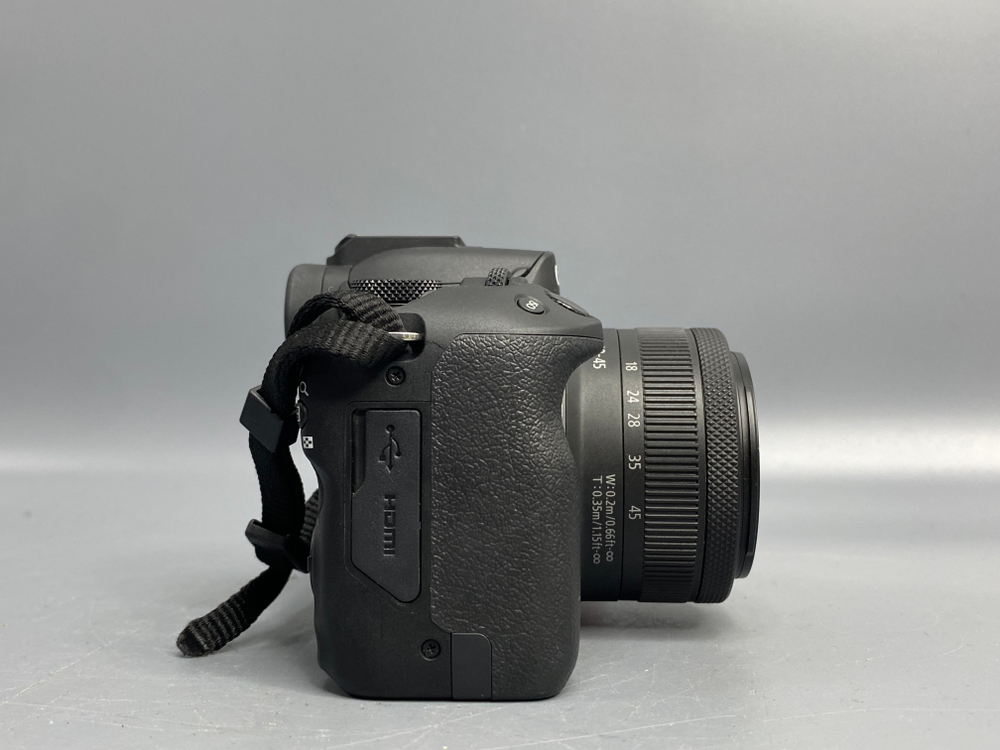 Canon EOS R50 Kit 18-45mm 2.000 кадров