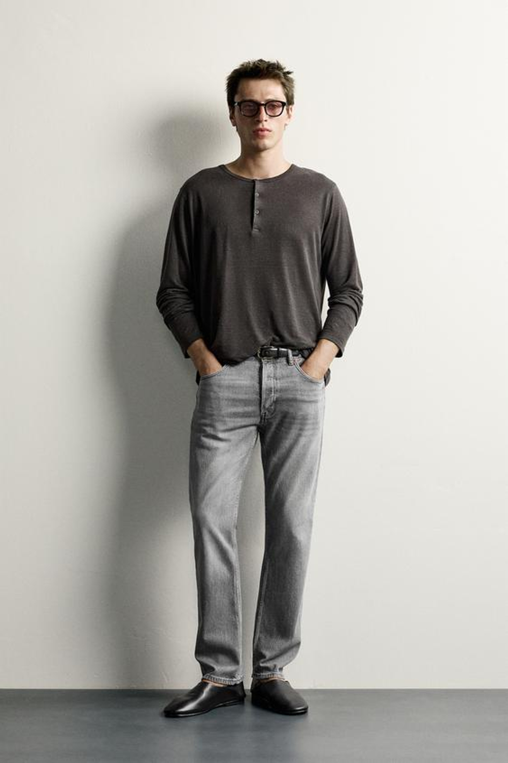 ZARA ДЖИНСЫ REGULAR FIT, СЕРЫЙ