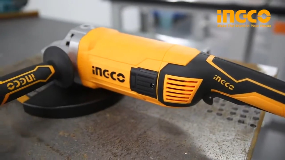 Угловая шлифовальная машина (УШМ) INGCO AG24008 INDUSTRIAL 230 мм 2,4 кВт