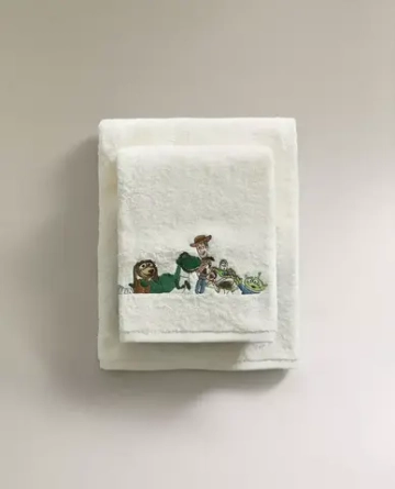 ZARA HOME ДЕТСКОЕ МЯГКОЕ ПОЛОТЕНЦЕ С КАПЮШОНОМ TOY STORY ©DISNEY, ЖЕЛТОВАТО-БЕЛЫЙ