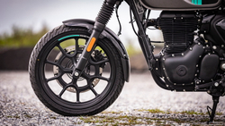 Royal Enfield Hunter 350 Dapper Orange