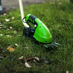 Садовые ножницы аккумуляторные Greenworks Арт. 1600807, 7,2V со встроенным аккумулятором 2 Aч и телескопической ручкой