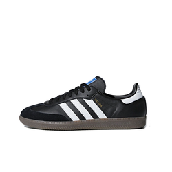 alt="adidas Samba OG Black White Gum B75807 черные замшевые кроссовки с белыми полосками и gum-подошвой вид сбоку на белом фоне"