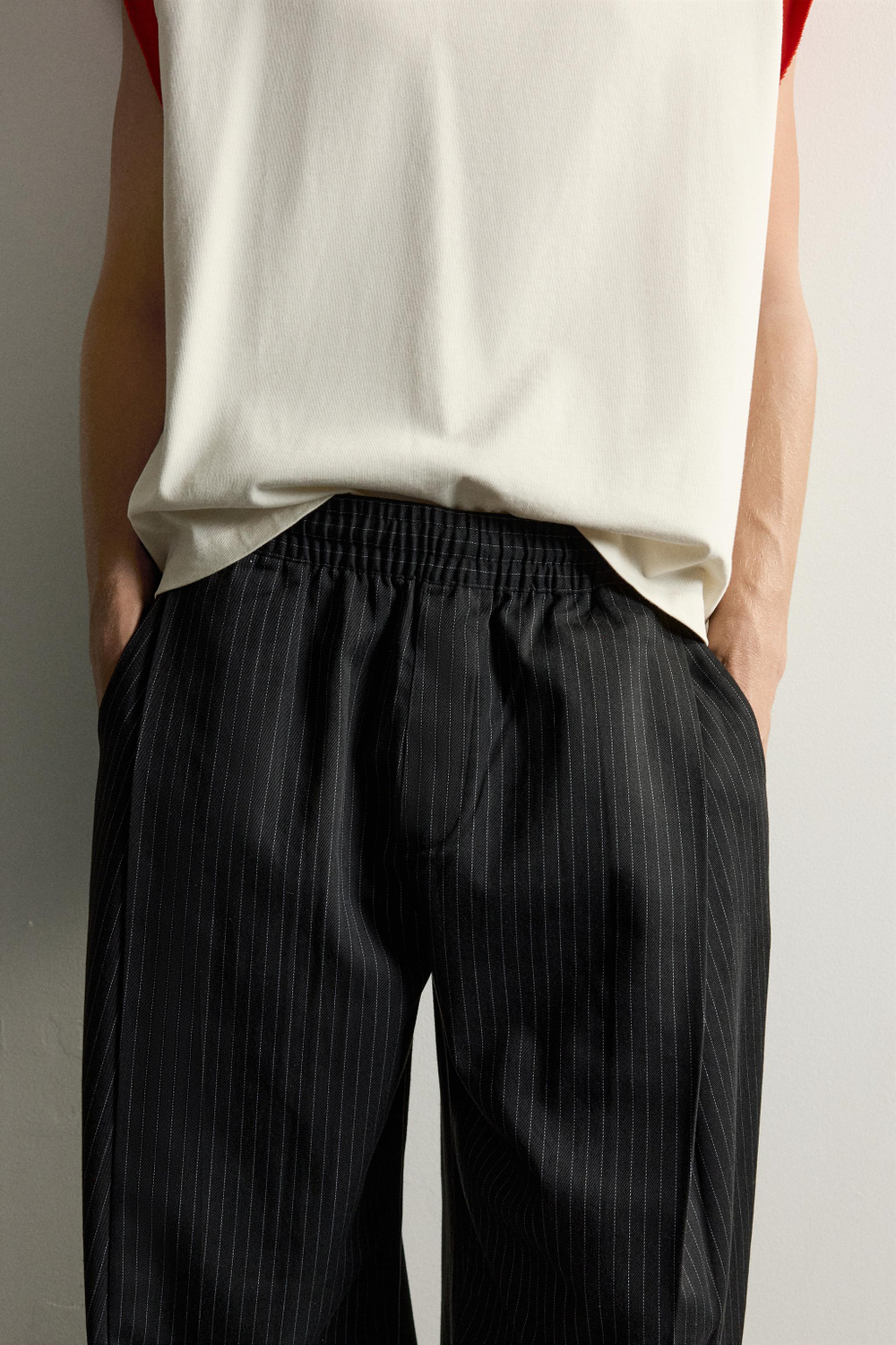 БРЮКИ BALLOON FIT С БОКОВЫМИ ЗАЩИПАМИ — ZARA
