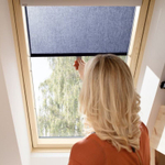 Рулонная штора на крючках VELUX RHL 94х118 синяя