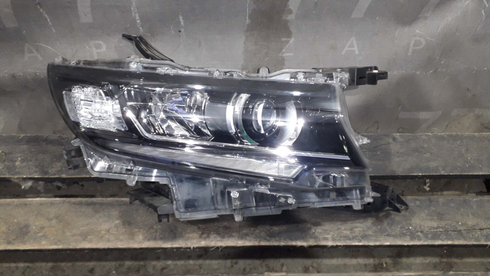 Фара правая LED Toyota Land Cruiser Prado 150 17-24 Б/У Оригинал 8114560N20