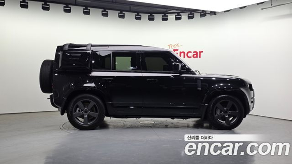 Land Rover Defender 110 D300 X-Dynamic HSE — 2026