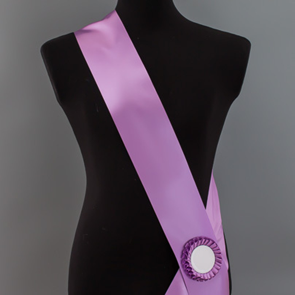 Лента наградная для конкурса красоты С НАНЕСЕНИЕМ. Цвет ленты ЛАВАНДА. Крепление розетка с лого.
