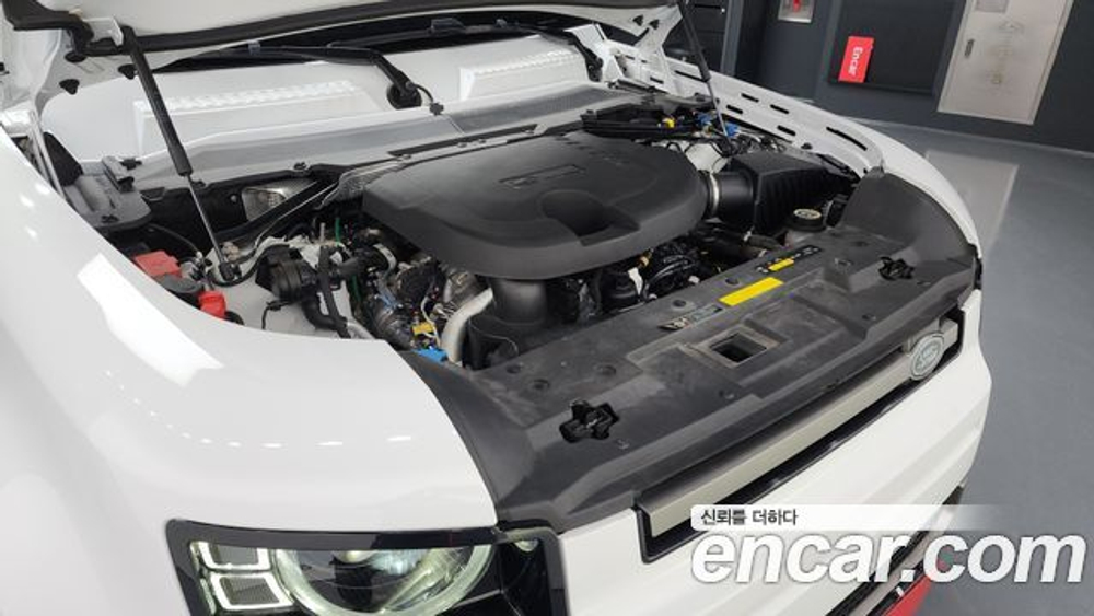 Land Rover Defender 130 D300 X-Dynamic HSE — 2023
