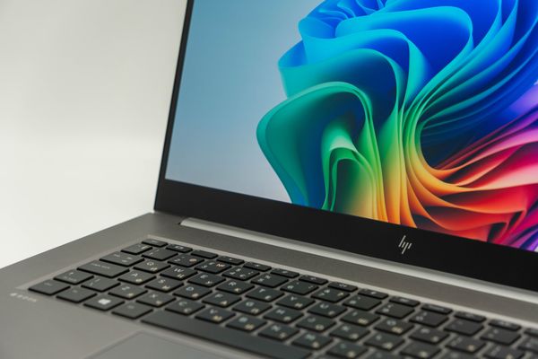 Бизнес-ноутбуки vs обычные: почему стоит переплатить за надежность?