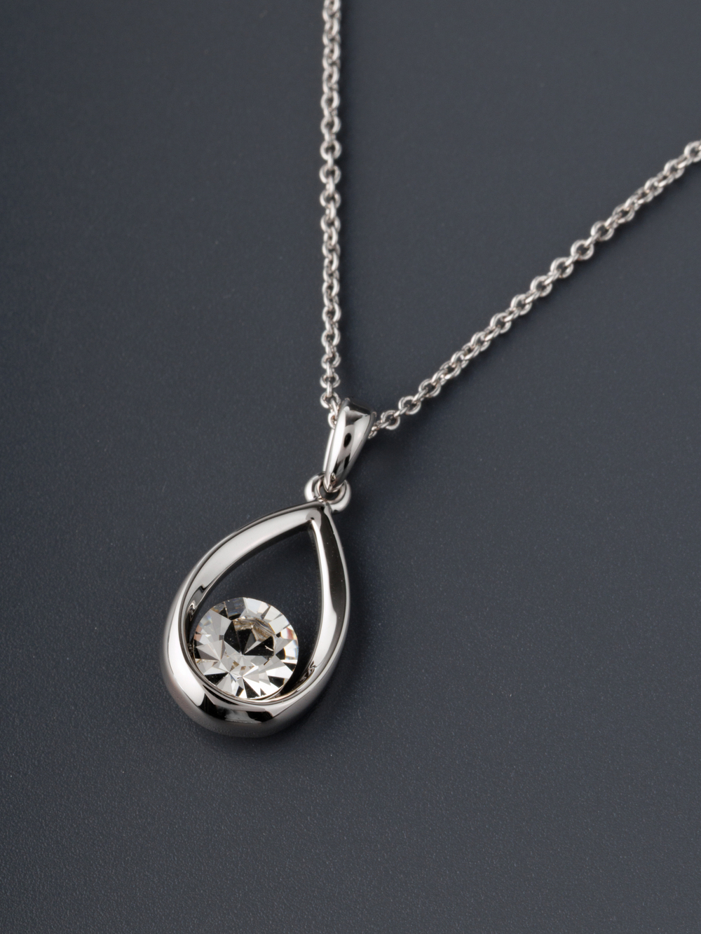 Кулон-капля Белла с белым кристаллом Swarovski в родии