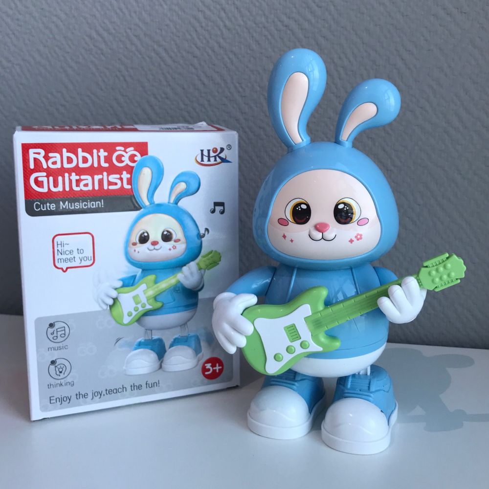 Зайчик игрушка на батарейках с гитарой голубой "rabbit guitarist" 665В
