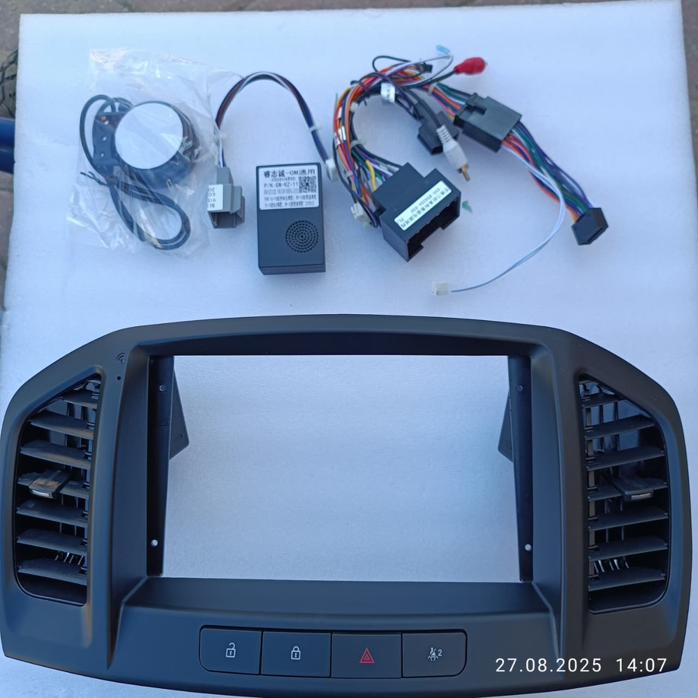 Установочный комплект для OPEL Insignia 2009–2013 дорестайл, взамен CD300 и CD400  KUBERG SF-9267
