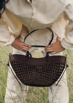 POLENE СУМКА CYME RAFFIA MINI, ЦВЕТ ЧЕРНОГО ДЕРЕВА