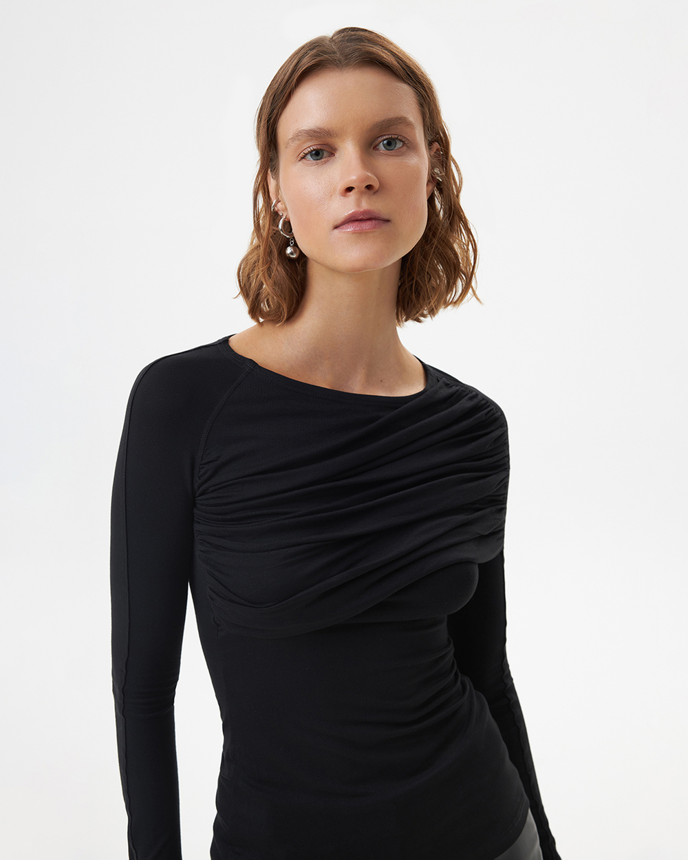 BLACK DRAPPED TOP
