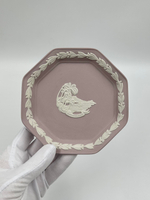 Тарелка декоративная Wedgwood лиловая