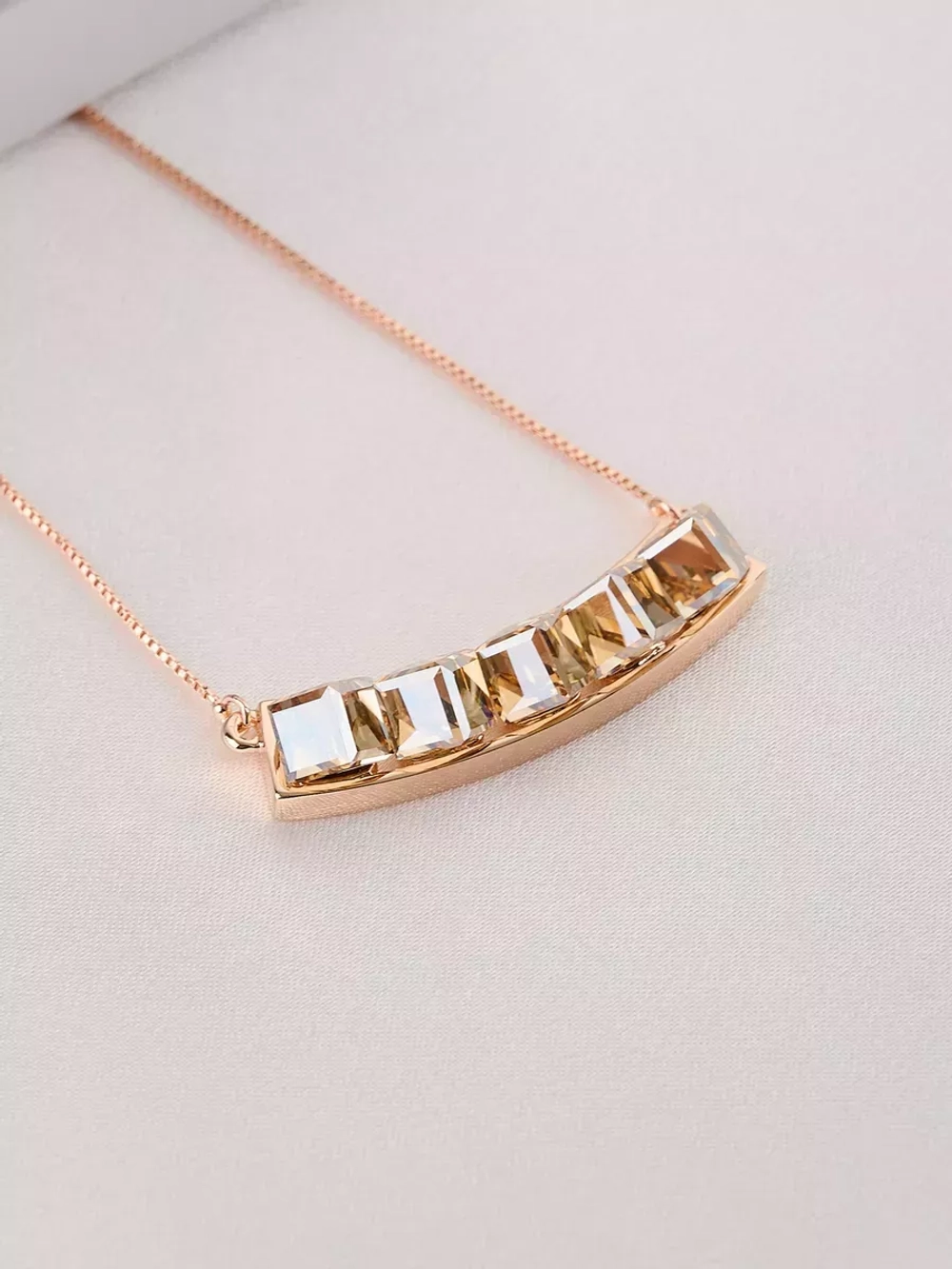 Колье Мираж с дорожкой кубиков Swarovski цвета шампань
