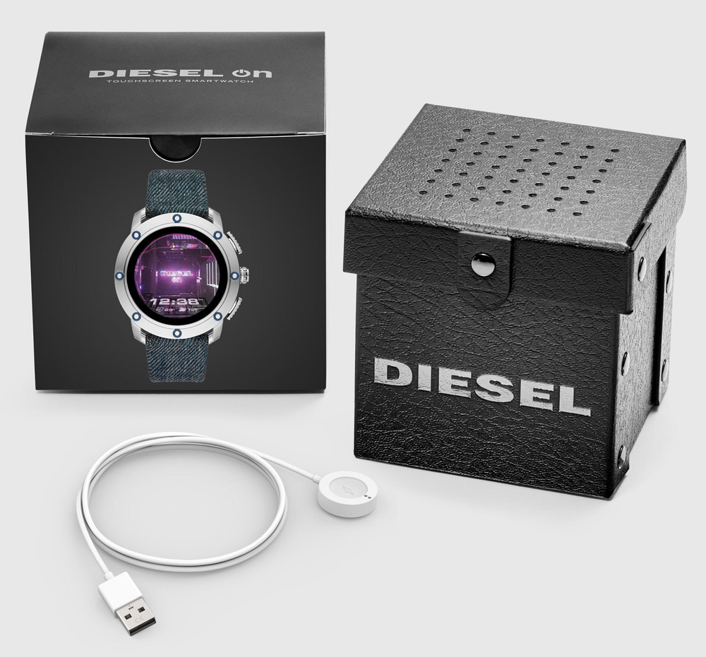 Умные наручные часы Diesel DZT2015