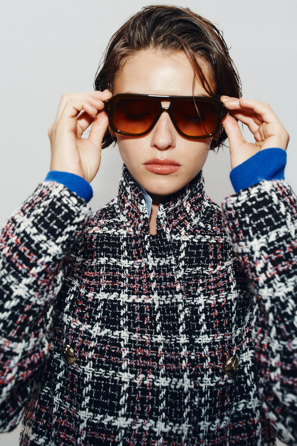 БЛЕЙЗЕР В КЛЕТКУ ИЗ РЕЛЬЕФНОЙ ТКАНИ — ZARA