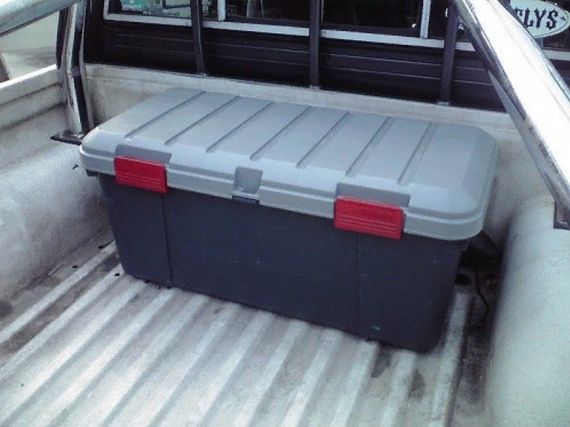 Экспедиционный ящик IRIS RV Box Car Trunk 85, в кузове пикапа.