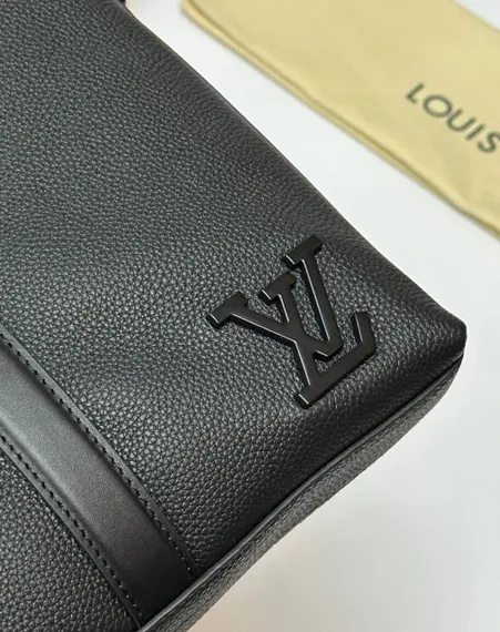 Портфель Louis Vuitton Takeoff из коллекции Aerogram, черная