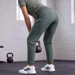 Спортивные брюки из тканого материала, необходимые для тренировок. CM542 - Adidas
