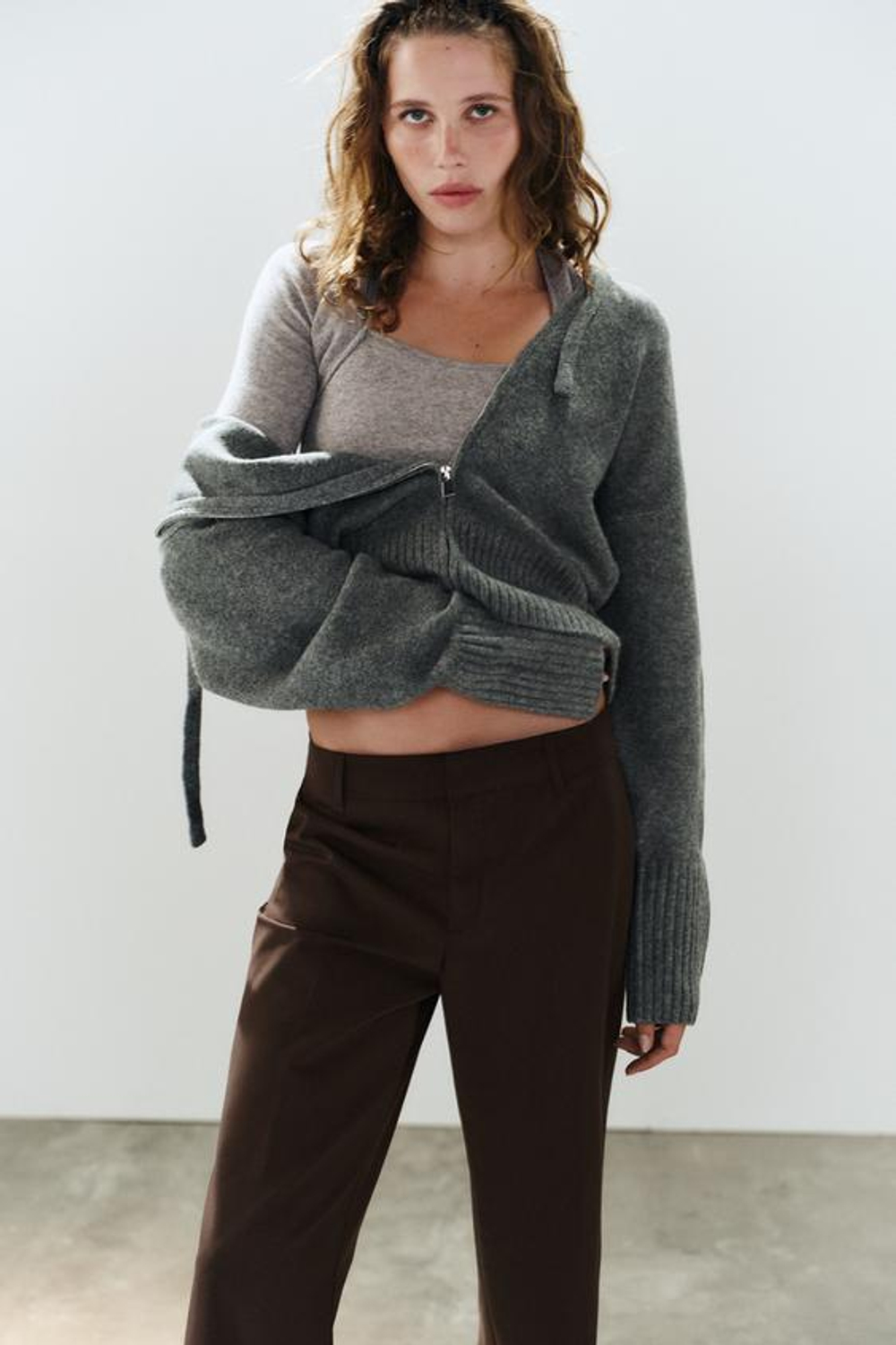 ZARA БРЮКИ ПРЯМОГО КРОЯ С НИЗКОЙ ПОСАДКОЙ, ТЕМНО-БАКЛАЖАНОВЫЙ