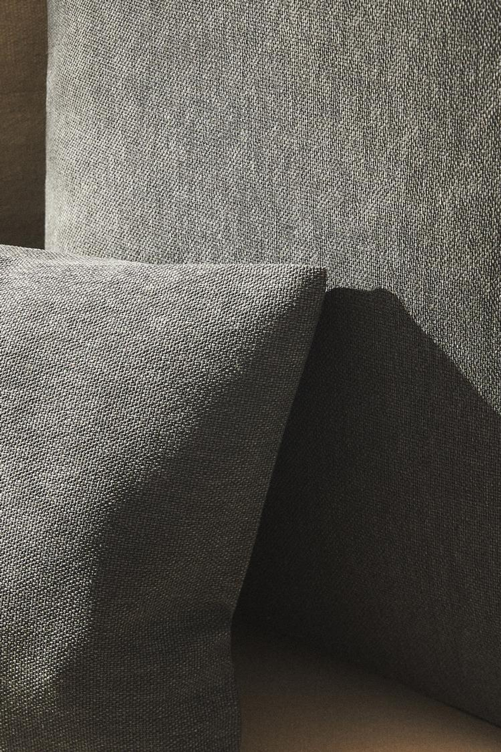 ZARA HOME ОДНОТОННЫЙ ЧЕХОЛ ДЛЯ ДЕКОРАТИВНОЙ ПОДУШКИ, СЕРЫЙ