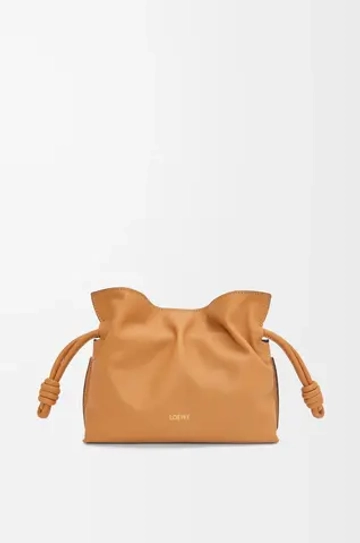 Loewe Мини-клатч Flamenco из телячьей кожи наппа, светло-коричневый
