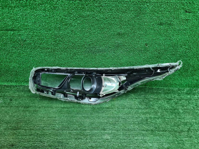 Стекло фары правое Kia Ceed 2 JD (2012-2018)