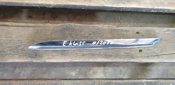 Молдинг решетки радиатора Mercedes E (W213) 16-20 Б/У Оригинал A2138880373
