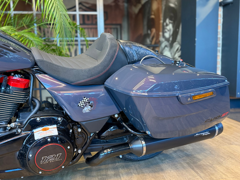 CVO Road Glide ST "Inferno Gray" (2026)