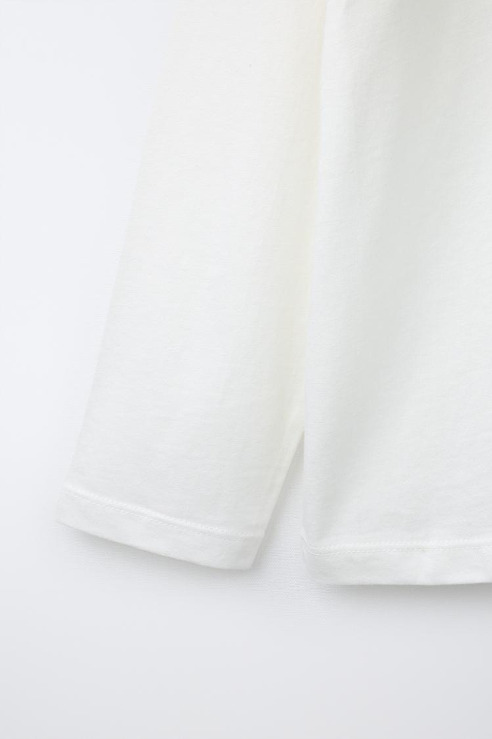 ZARA ФУТБОЛКА С ПРИНТОМ, ЖЕЛТОВАТО-БЕЛЫЙ