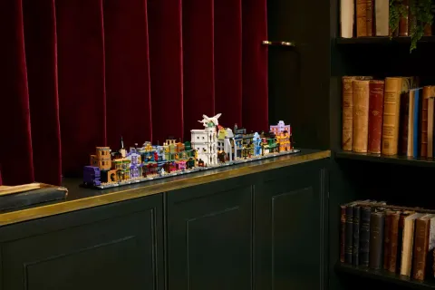 Конструктор LEGO Harry Potter 76444 Косой переулок Волшебные магазины