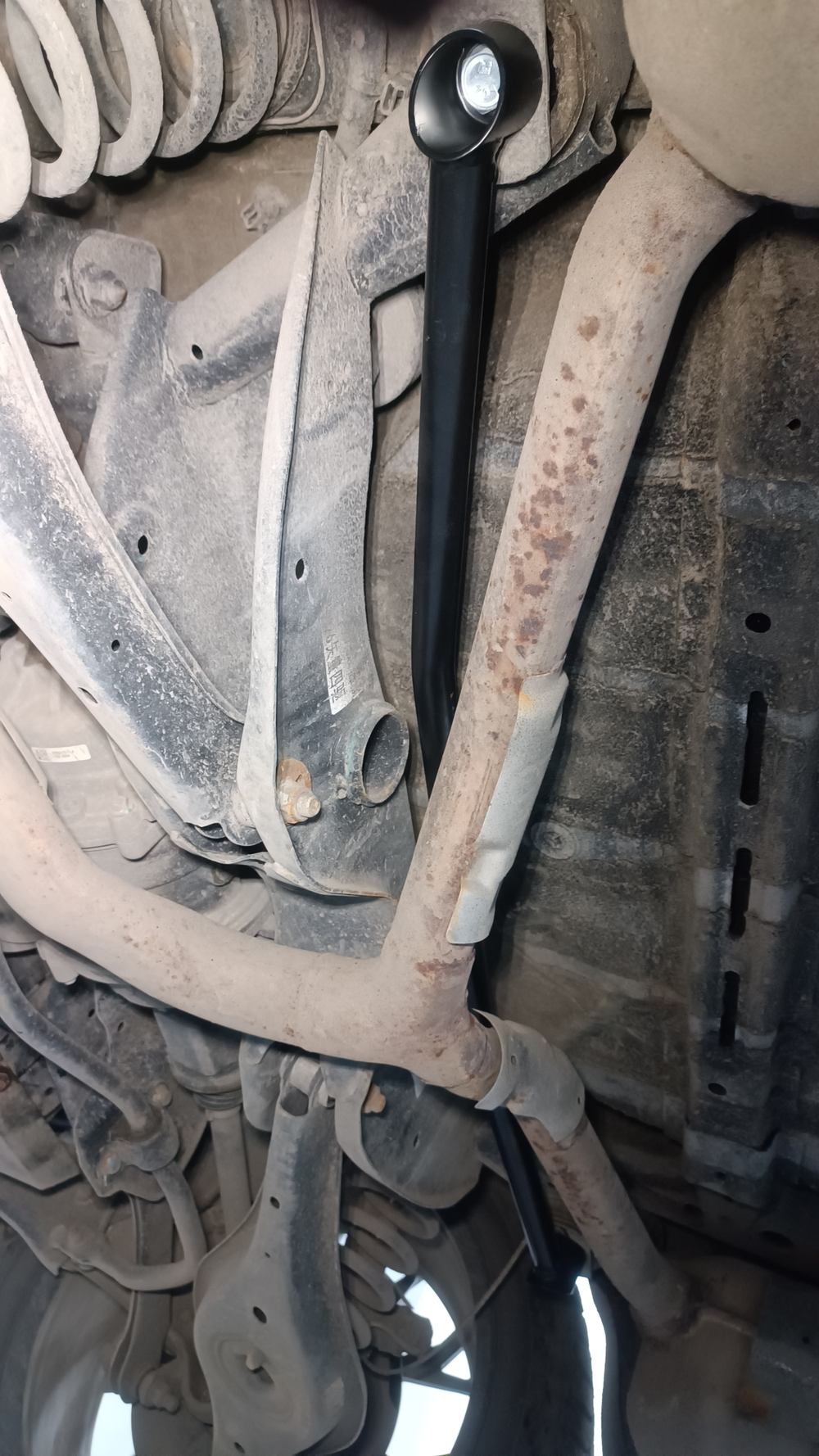 Распорка задняя нижняя сзади Jaecoo J8 с полным приводом (ПОД ЗАКАЗ)