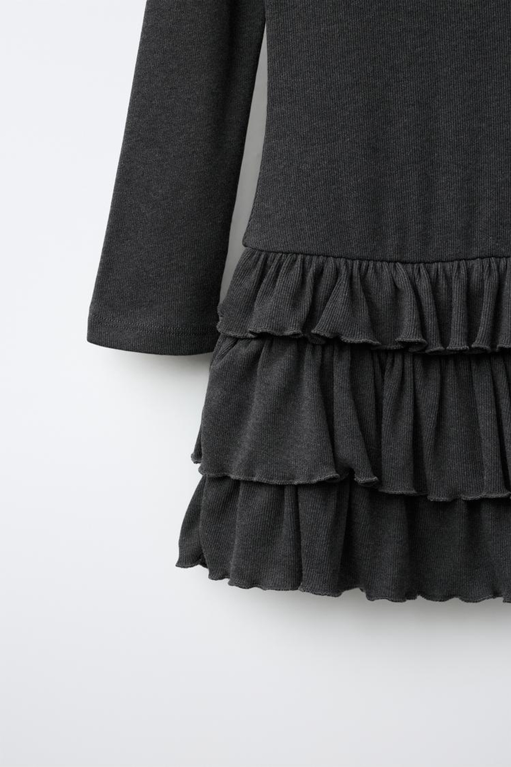 ZARA ПЛАТЬЕ С ВОЛАНАМИ И ЗАКЛЕПКАМИ, АНТРАЦИТОВО-СЕРЫЙ