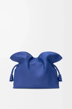 Loewe Сумка-клатч среднего размера Coil Flamenco из телячьей кожи наппа, ярко-синий