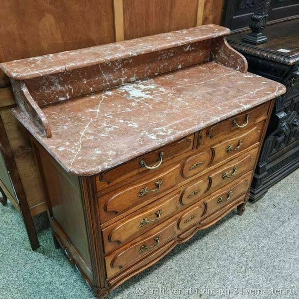 Старинный комод с мрамором