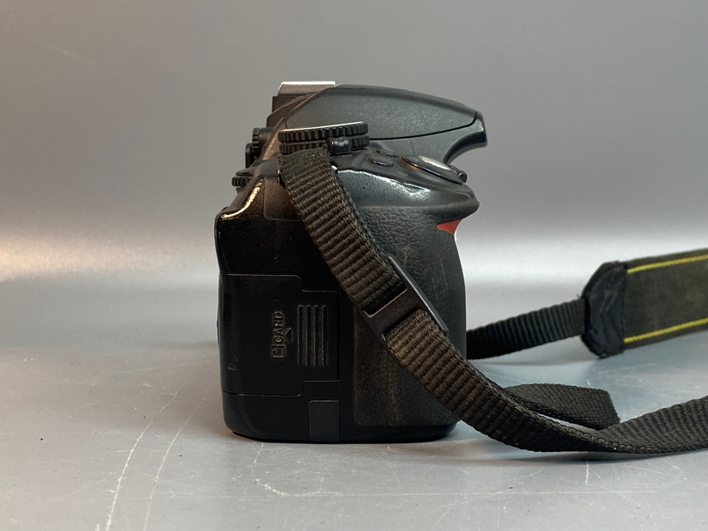 Nikon D3100 Сломан затвор