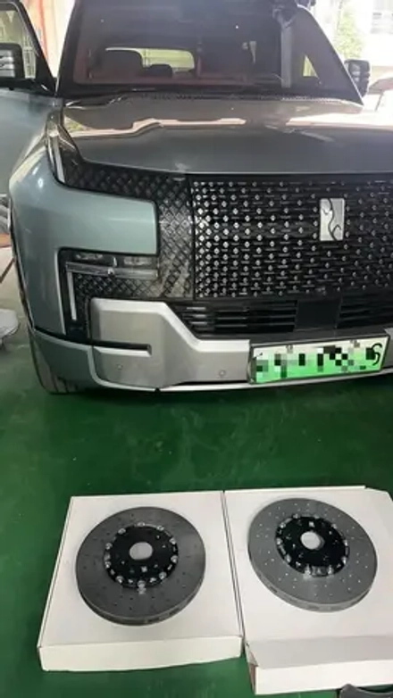 Карбон керамическая тормозная система для BYD Yangwang U8 2023-2025 Янванг Янгванг тормоза колодки тормозной диск суппорт