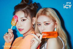 Альбом ITZY - It'z Icy Album RANDOM Version