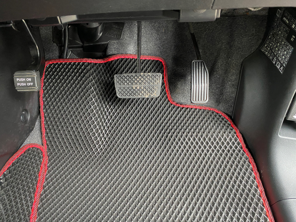 Honda Freed 1 Hybrid (капитанские кресла)