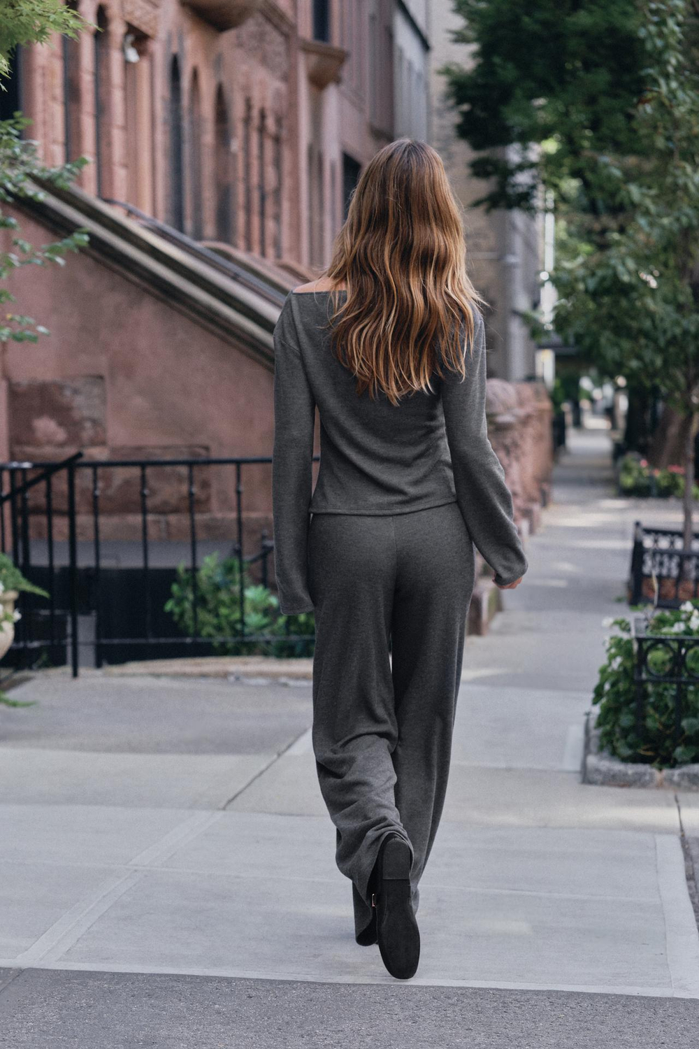 ZARA БРЮКИ ИЗ МЯГКОЙ ТКАНИ, ТЕМНО-СЕРЫЙ