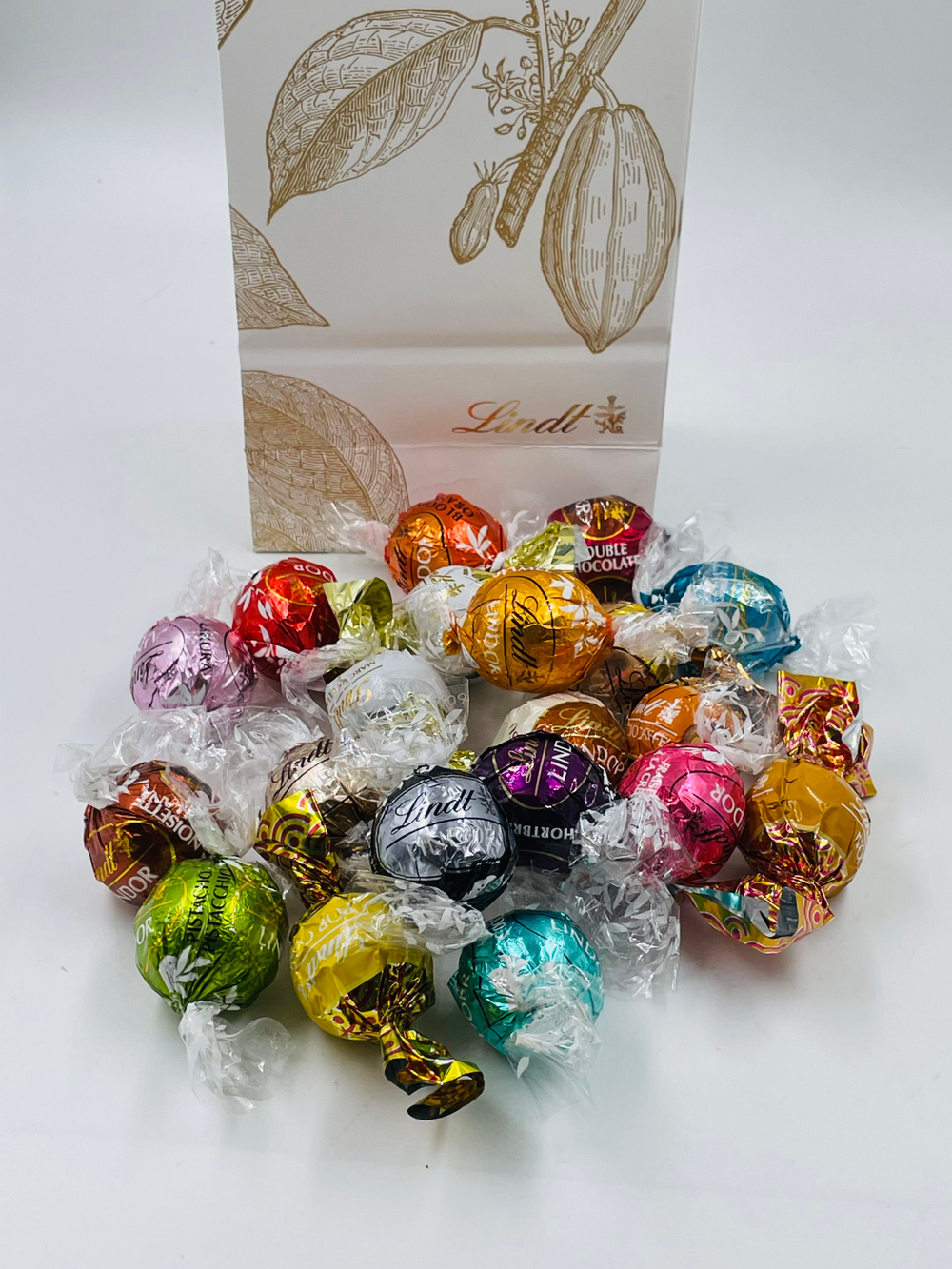 Шоколадные конфеты Lindt LINDOR ассорти 260 г