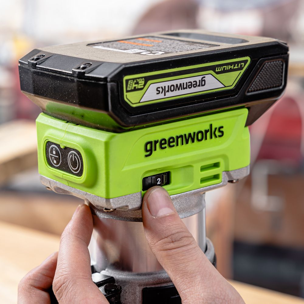 Фрезер кромочный акк. Greenworks G24RO, 24V, б/щет, 10000-30000 об/мин, цанги 6 / 6,35 / 8 мм, ход 20 мм,1х2Ач,ЗУ,кор (3502507CUA)