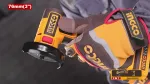 ,Набор 20В BL Мини-УШМ INGCO CKLI20255 — рука в перчатке держит углошлифовальную машинку с диском 76 мм
