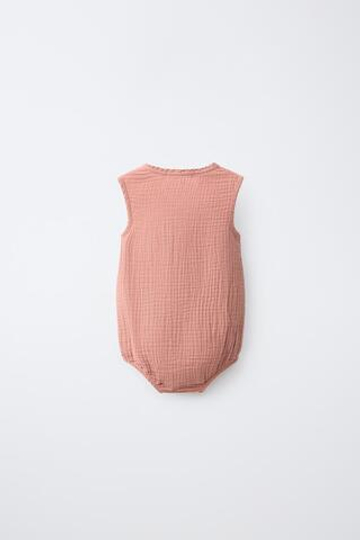 ZARA КОМБИНЕЗОН С ЗАПАХОМ И КРУЖЕВОМ, РОЗОВАТЫЙ