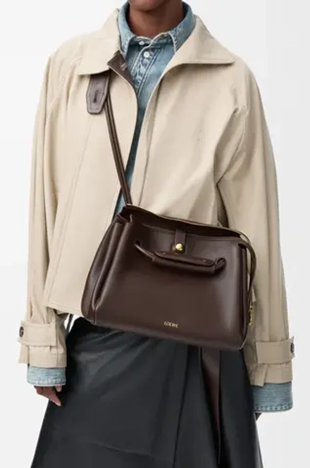 Loewe Сумка Madrid среднего размера из мягкой телячьей кожи, темно-каштановый