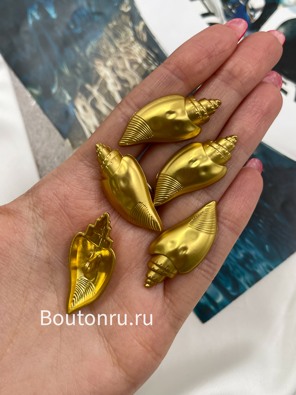 Пуговицы матовое золото Скиап. в форме ракушки